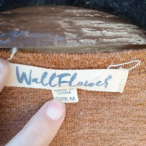 4/$15 Wallflower Burnt Orange Open Cardigan Size Medium - Picture 3 of 6